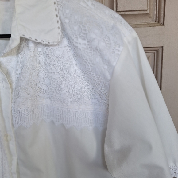 Starfire White Shirt SzL Short Sleeves No IronCrochet Detail Alternate - Picture 4 of 10